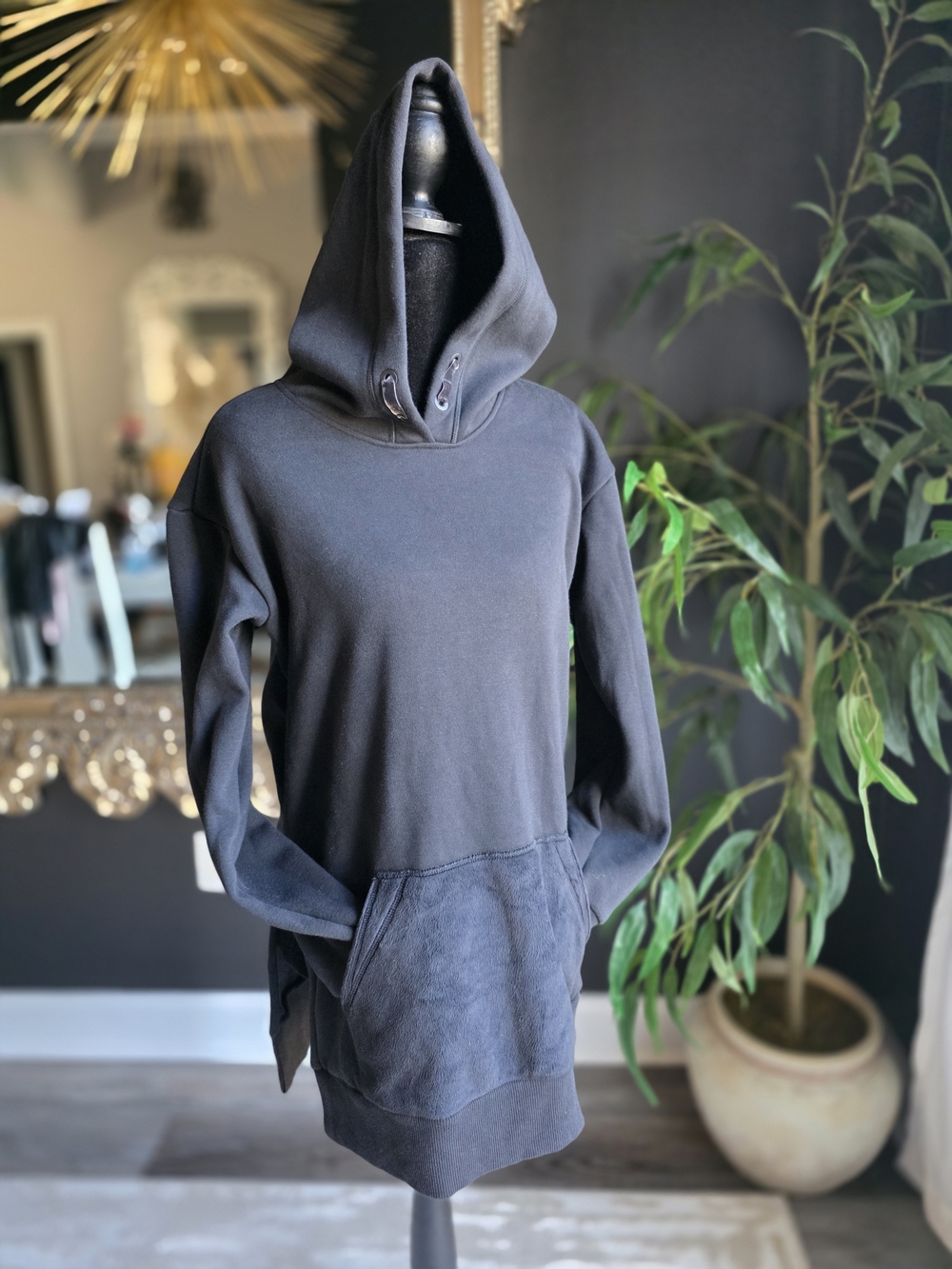 Athleta Black Hooded Pullover Sweatshirt Womens SMALL/Girls xxL